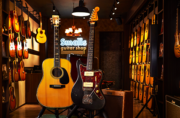 Smalls guitar shop リペアスタッフ募集<br>（東京都千代田区）のアイキャッチ画像